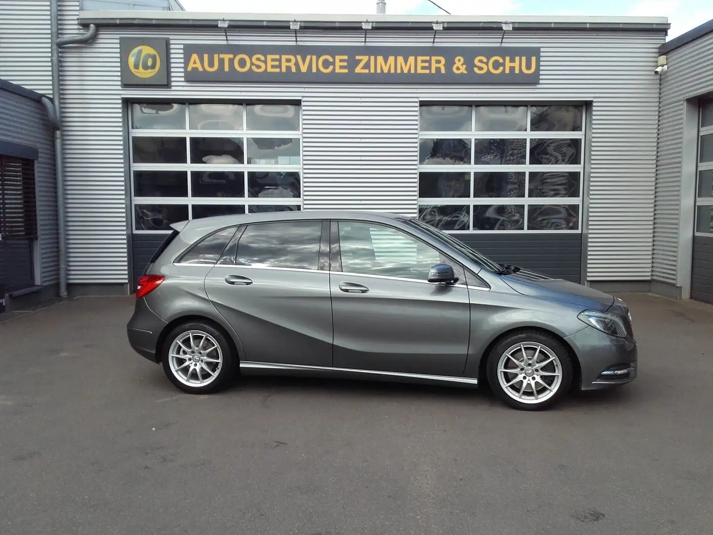 Mercedes-Benz B 250 B -Klasse B 250 Grijs - 1