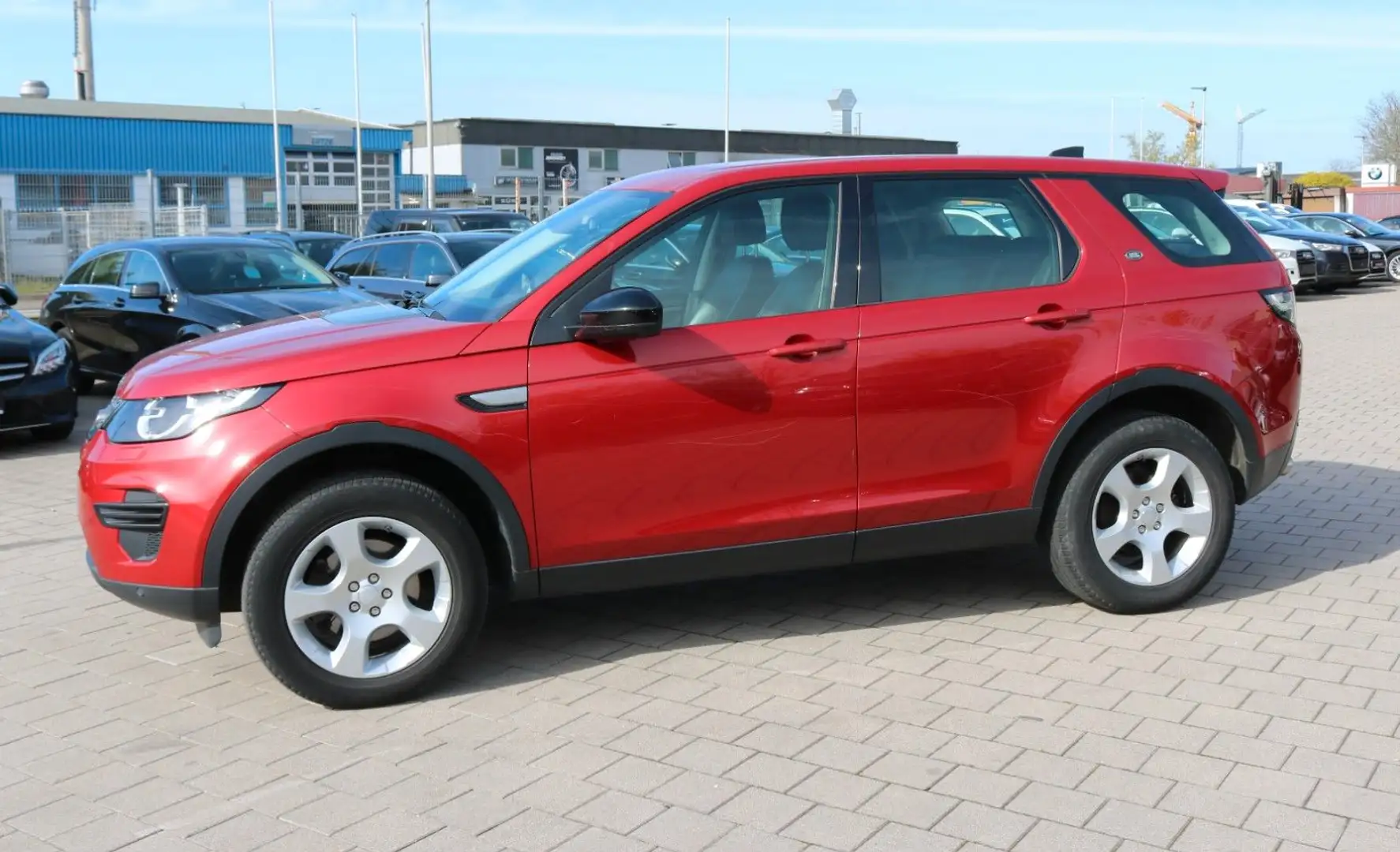 Land Rover Discovery Sport 2.0L crvena - 2