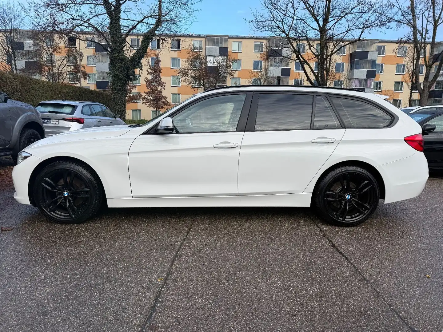 BMW 320 d Touring Advan AUT~PDC~Navi~WR~ Weiß - 2