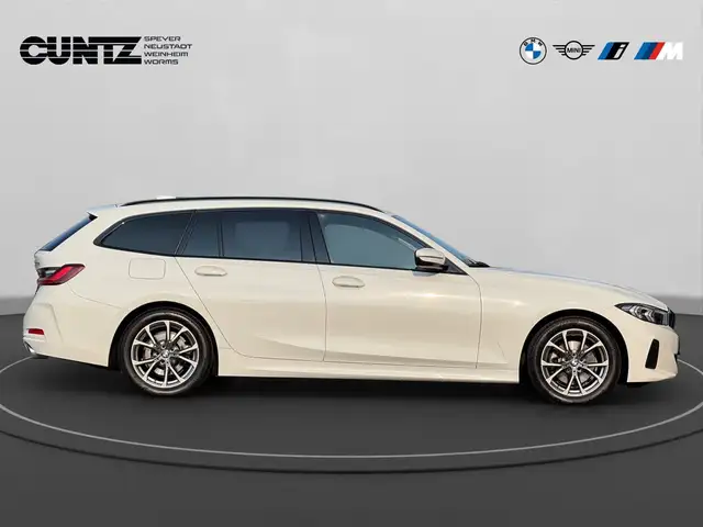 BMW 3 Series view 4