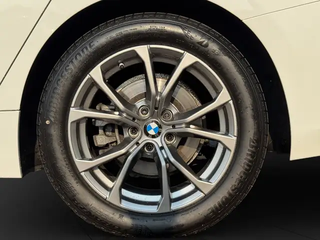 BMW 3 Series view 10