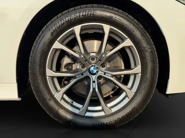 BMW 3 Series view 11