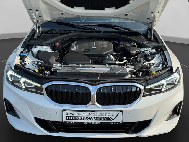 BMW 3 Series view 14