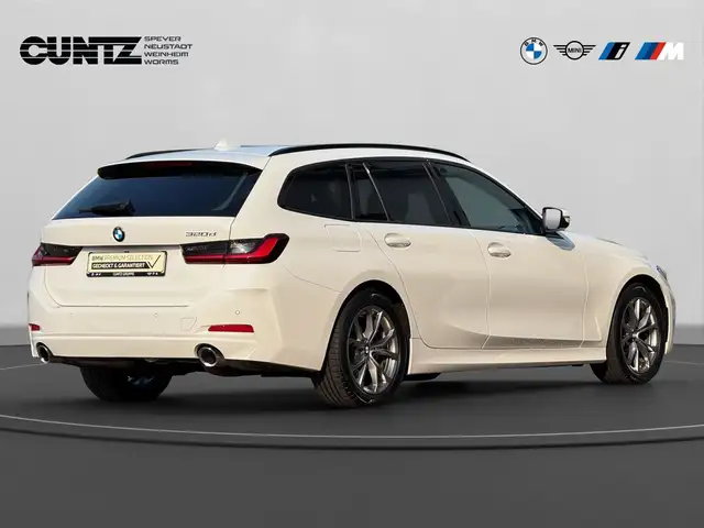 BMW 3 Series view 5