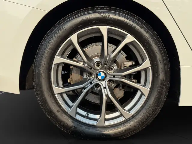 BMW 3 Series view 12