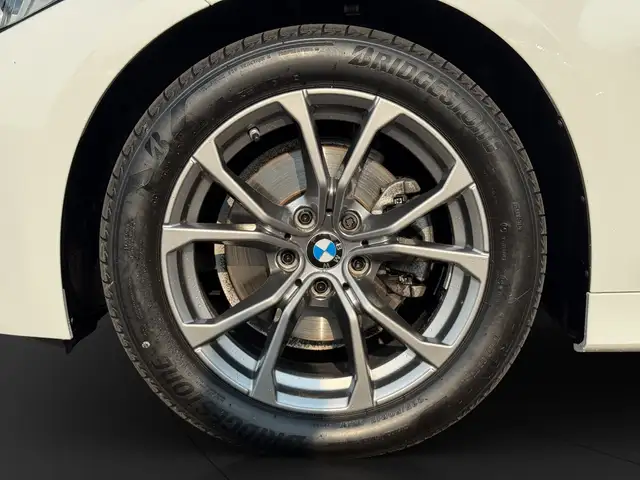 BMW 3 Series view 9