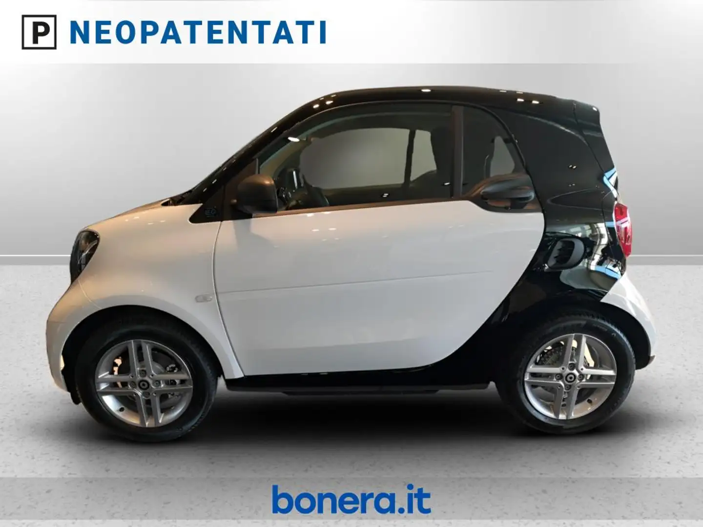 smart forTwo eq Pure 22kW Fehér - 2