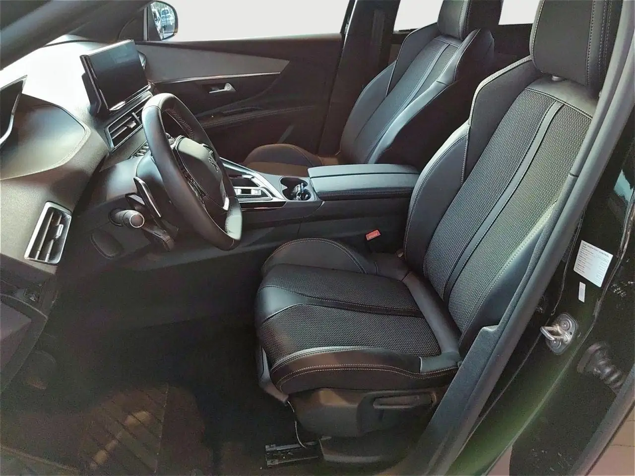 Peugeot 5008 Allure Pack BlueHDI EAT8 7-Sitzer, Navi 9