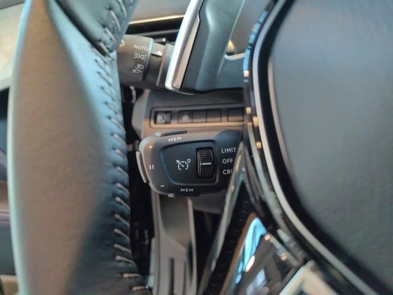 Peugeot 5008 Allure Pack BlueHDI EAT8 7-Sitzer, Navi 20