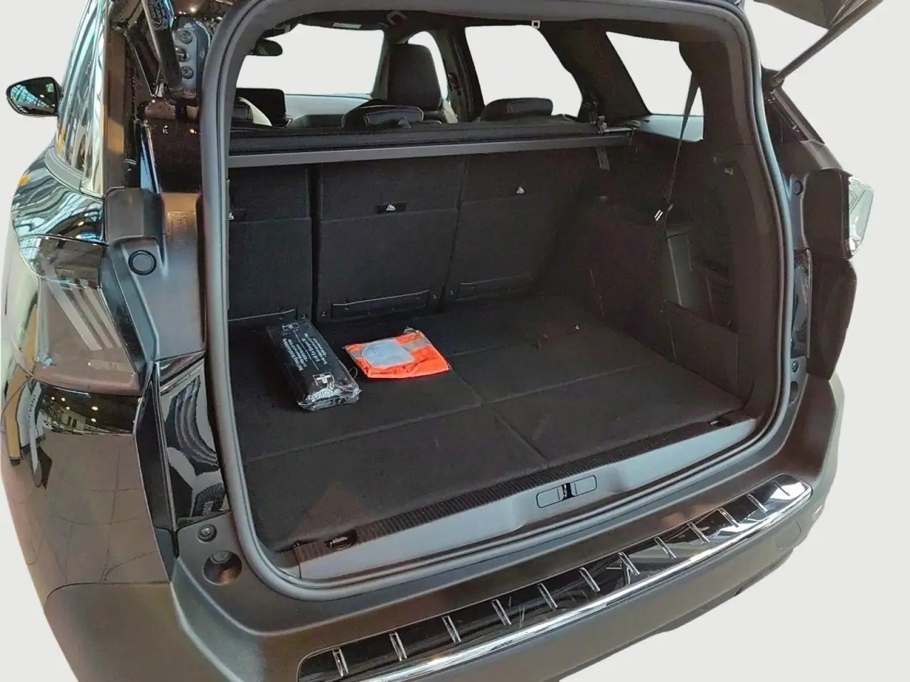 Peugeot 5008 Allure Pack BlueHDI EAT8 7-Sitzer, Navi 6