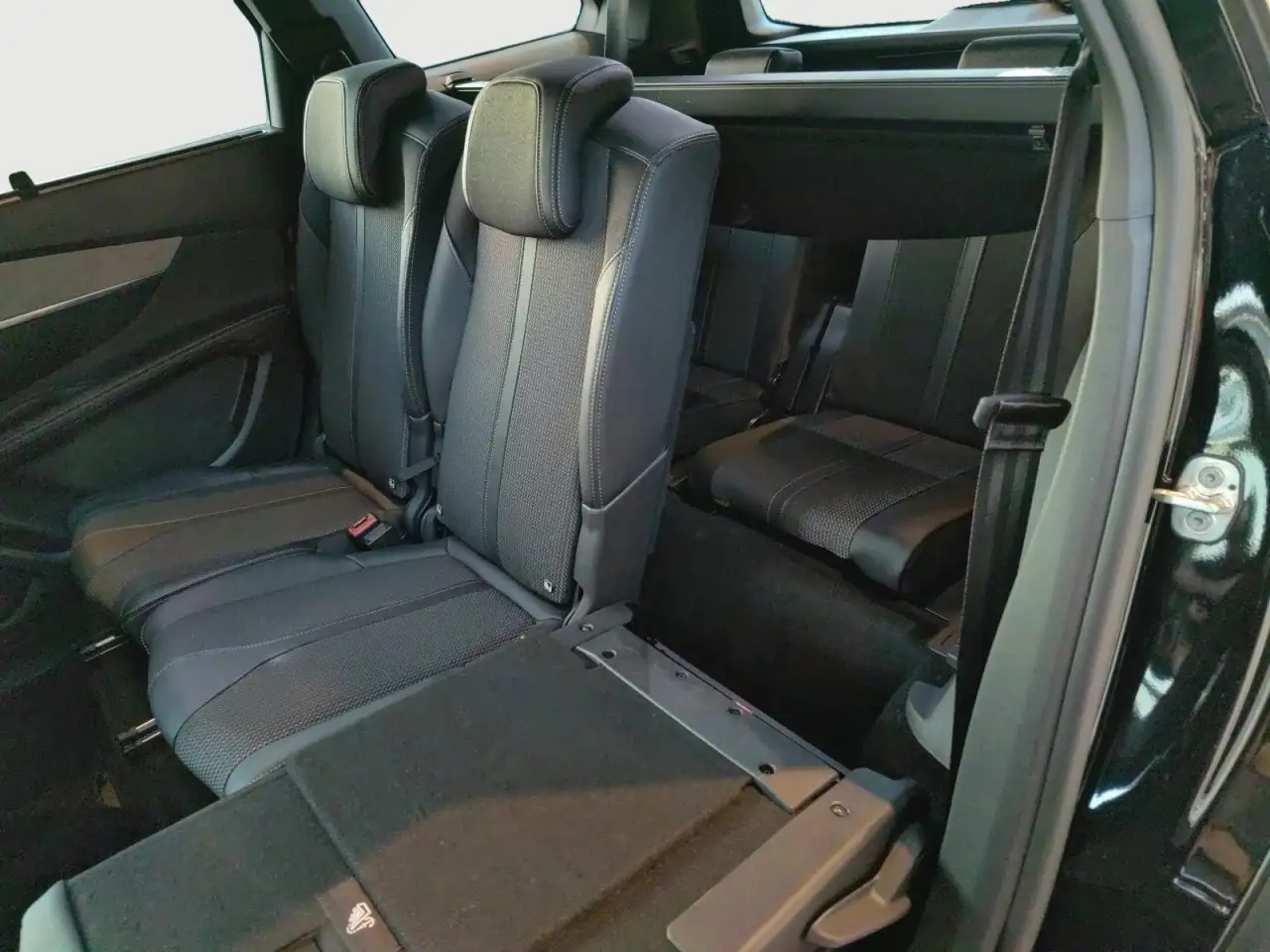Peugeot 5008 Allure Pack BlueHDI EAT8 7-Sitzer, Navi 21