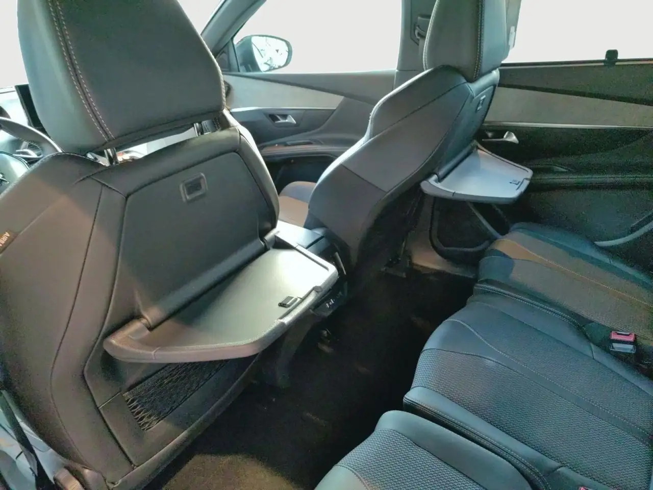 Peugeot 5008 Allure Pack BlueHDI EAT8 7-Sitzer, Navi 23
