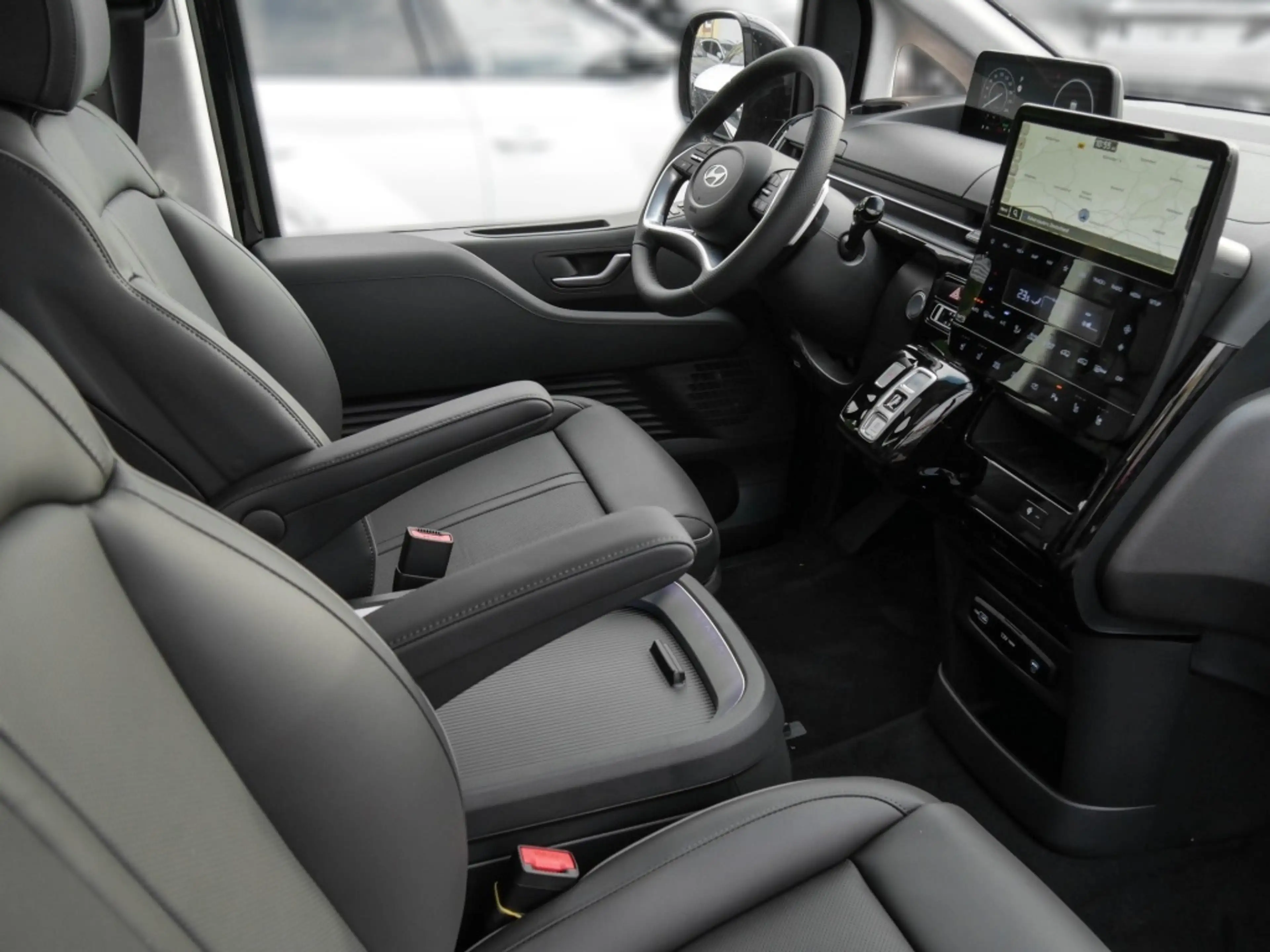 Hyundai STARIA HEV 7-Sitzer 1.6 T-GDI 6-AT 2WD Signature — photo 4
