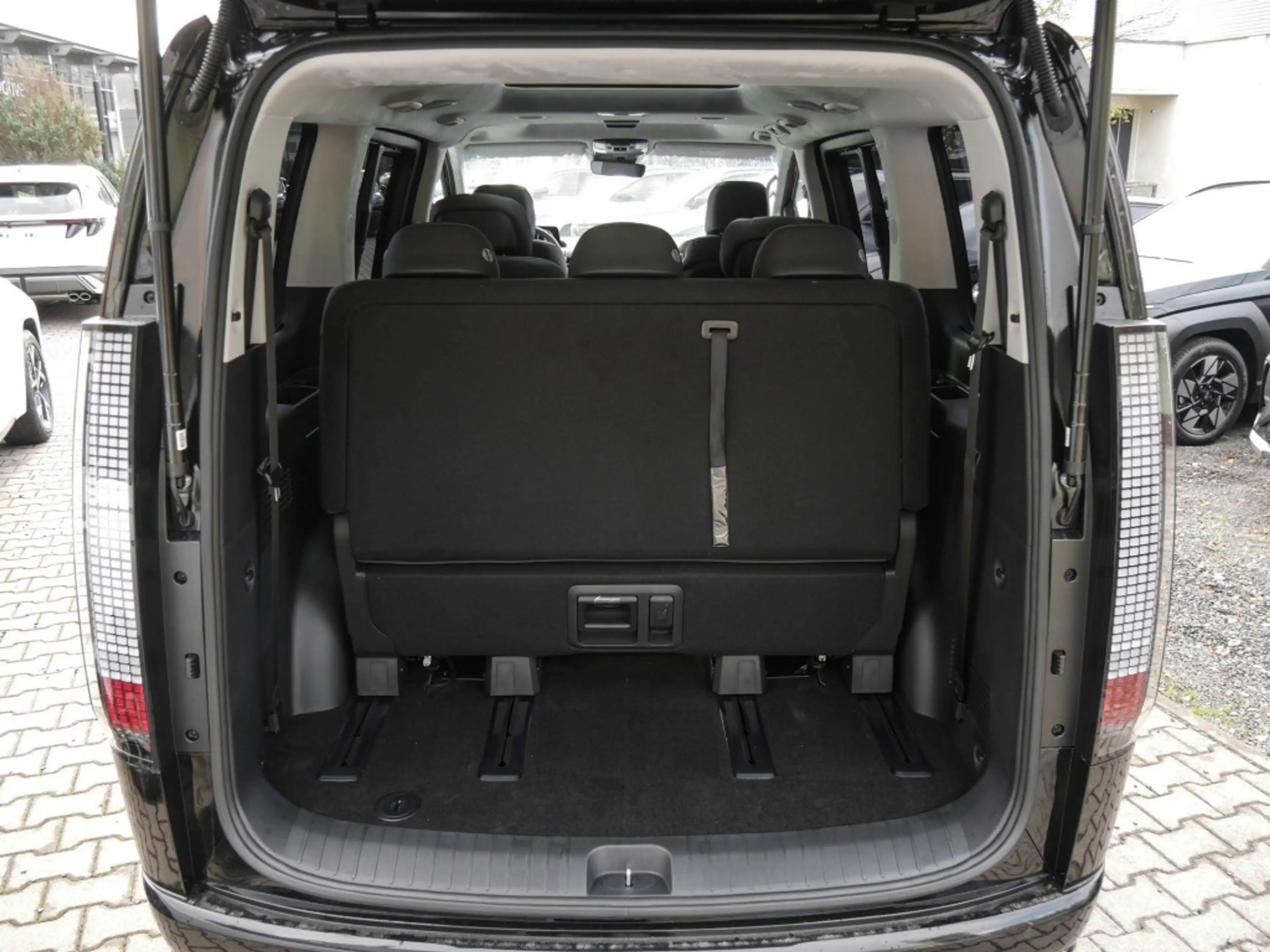 Hyundai STARIA HEV 7-Sitzer 1.6 T-GDI 6-AT 2WD Signature — photo 6