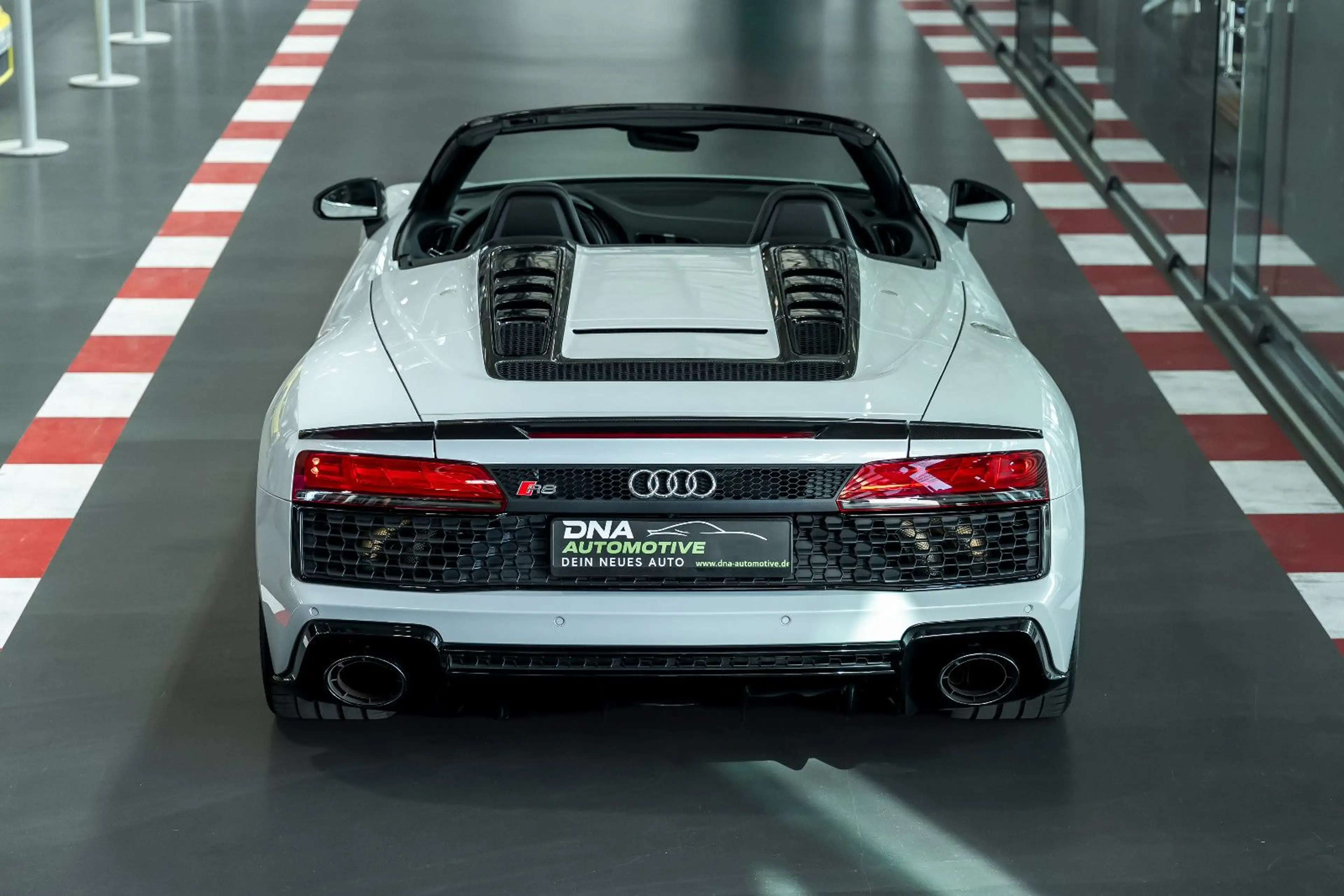 Audi R8 Spyder 5.2 FSI quattro performance 1-HAND — photo 4