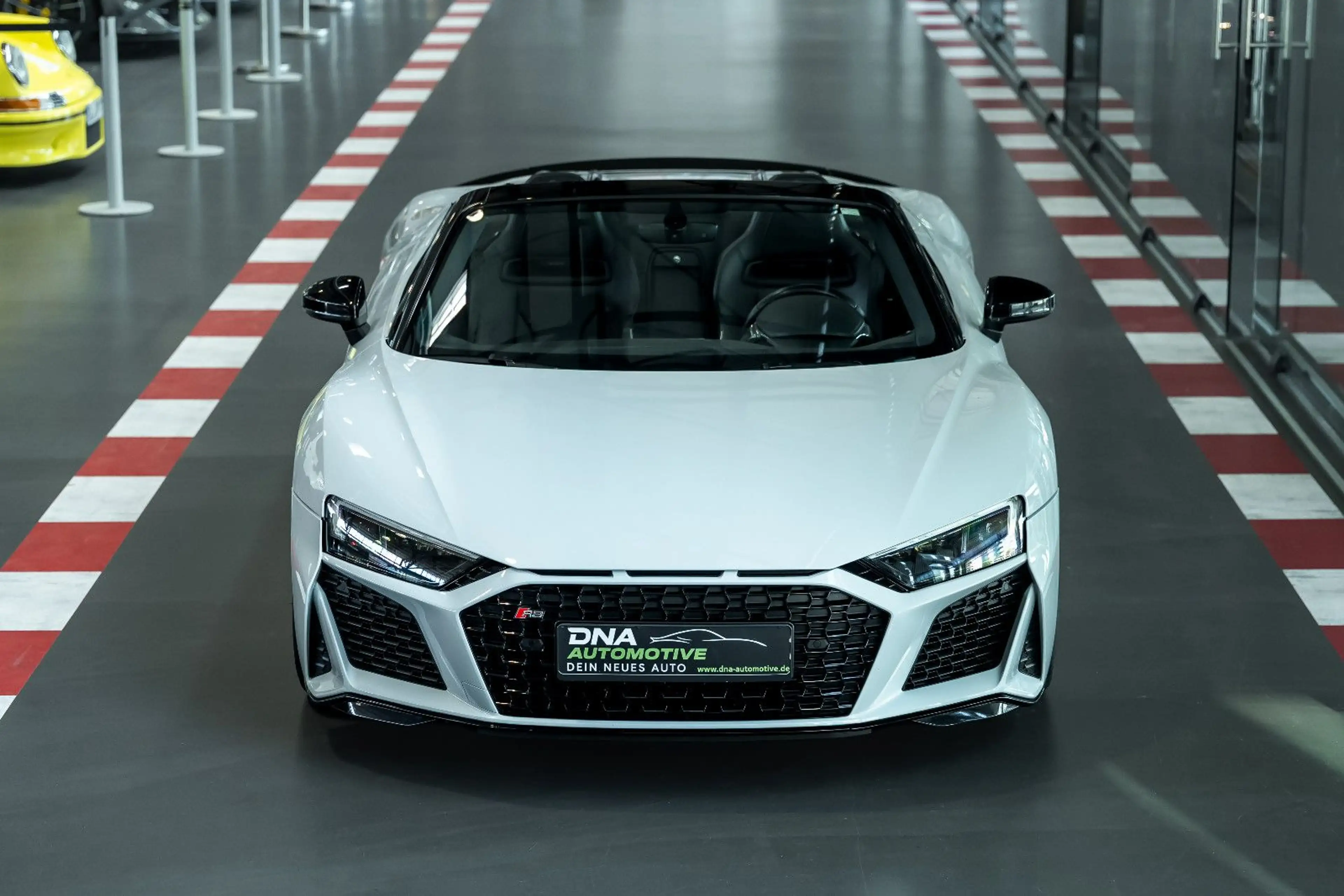 Audi R8 Spyder 5.2 FSI quattro performance 1-HAND — photo 2