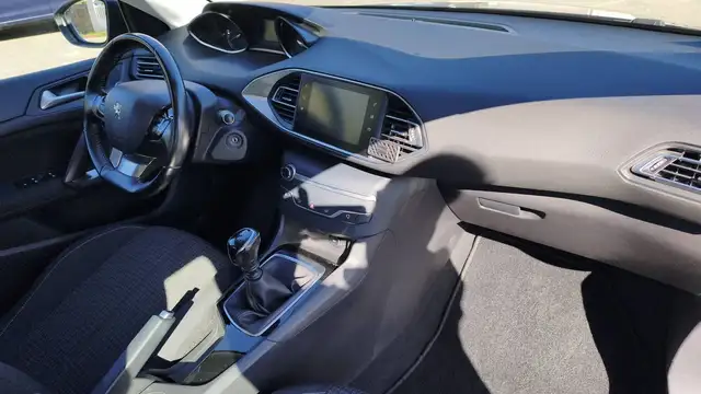 Peugeot 308 view 10