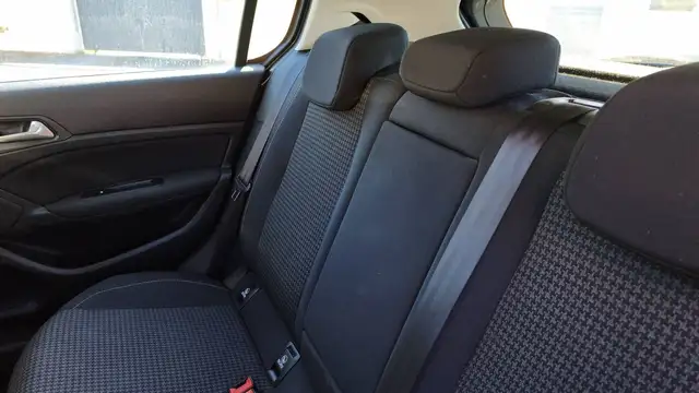 Peugeot 308 view 9