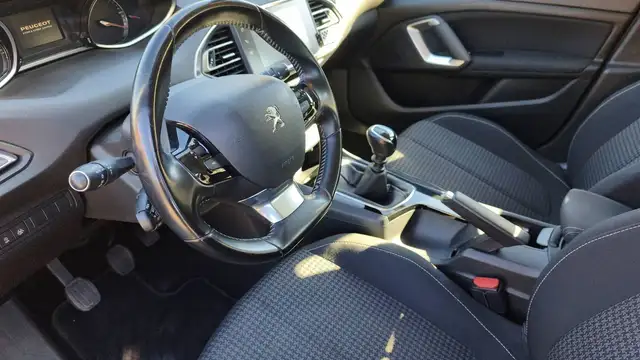 Peugeot 308 view 8