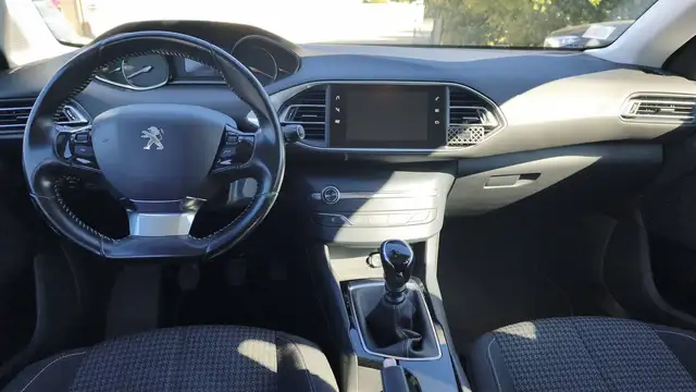 Peugeot 308 view 11