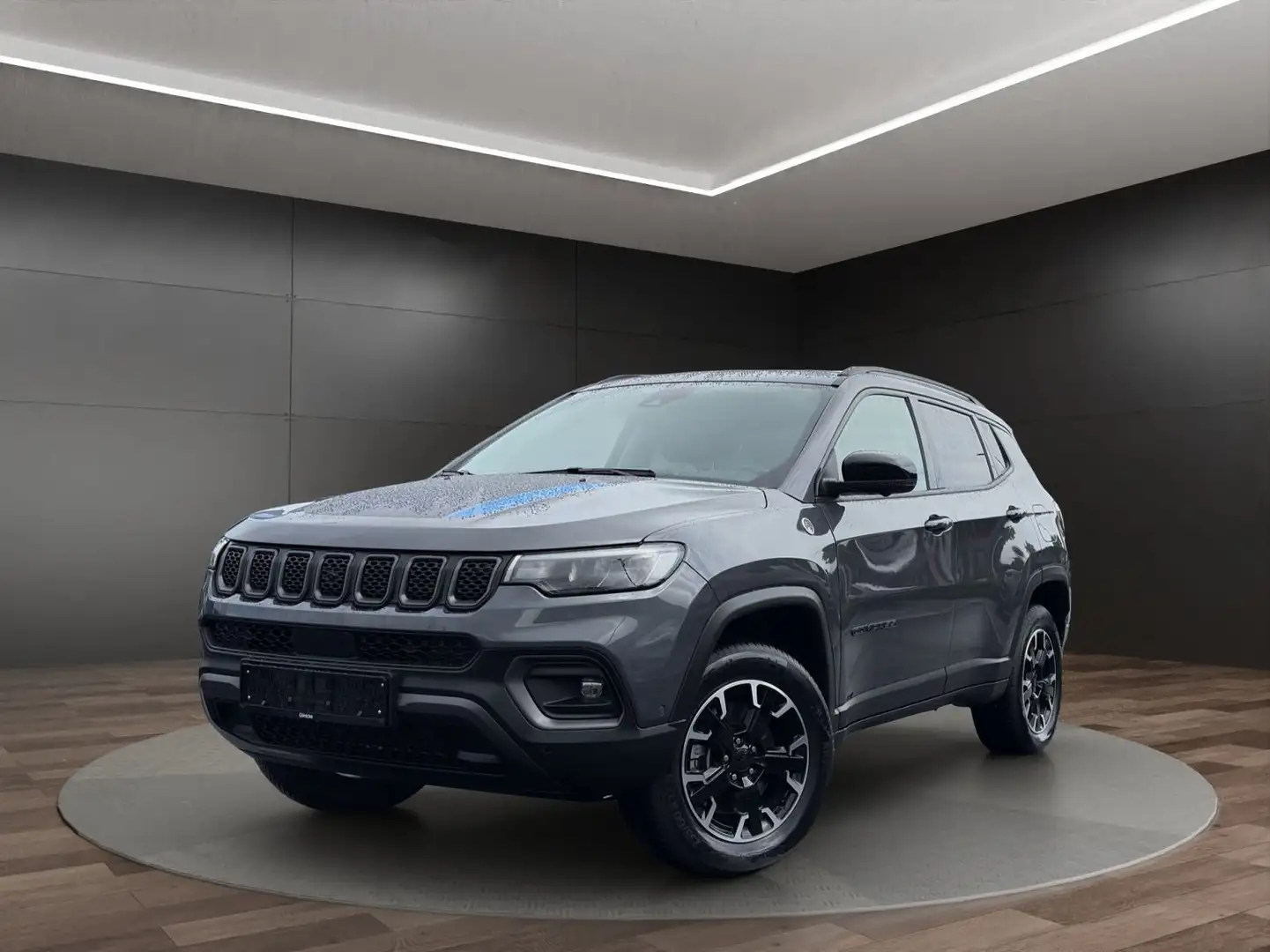Jeep Compass 1.3 Plug-In Hybrid Trailhawk Grijs - 1