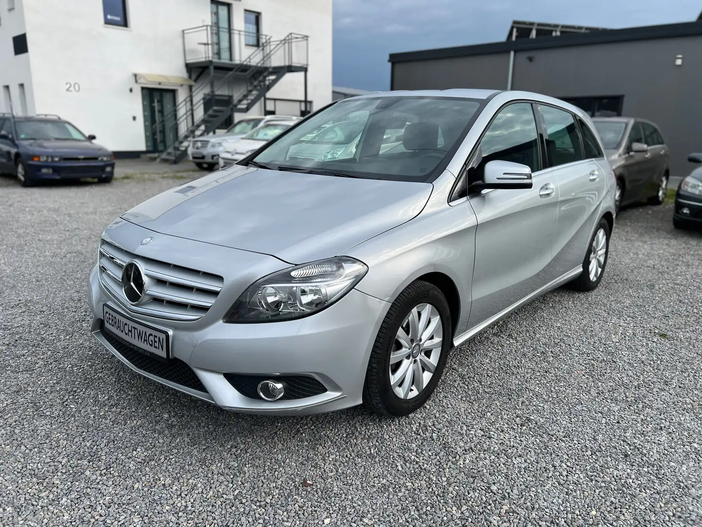 Mercedes-Benz B 180 Chrom Klima Navi Sitzheizung Alu nur 29 Tkm Argent - 1