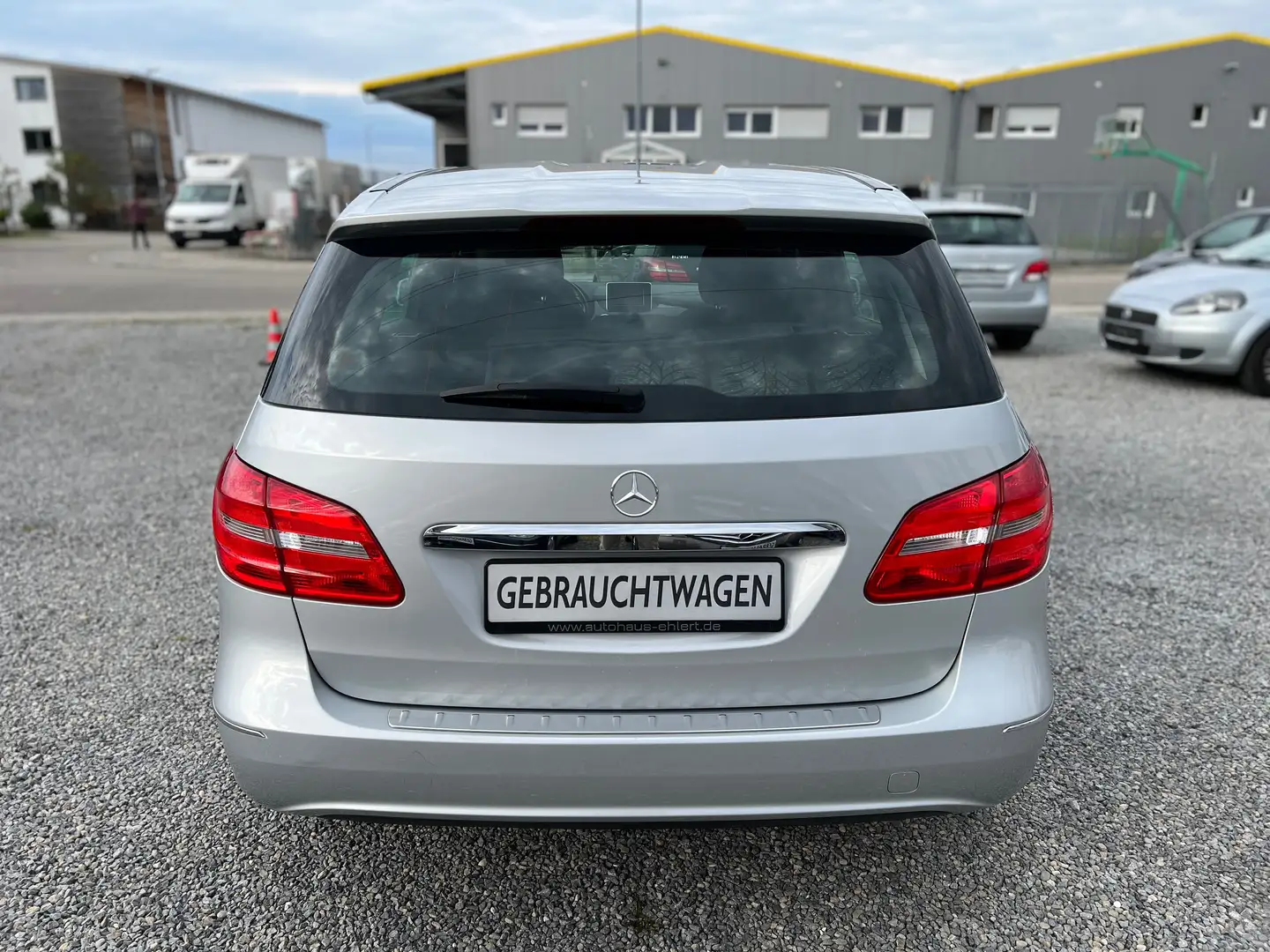 Mercedes-Benz B 180 Chrom Klima Navi Sitzheizung Alu nur 29 Tkm Argent - 2