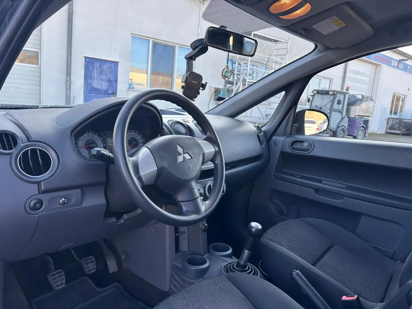 Mitsubishi Colt 1.1 5-Türer Klima 2.Hand HU/AU Neu Schwarz - 2