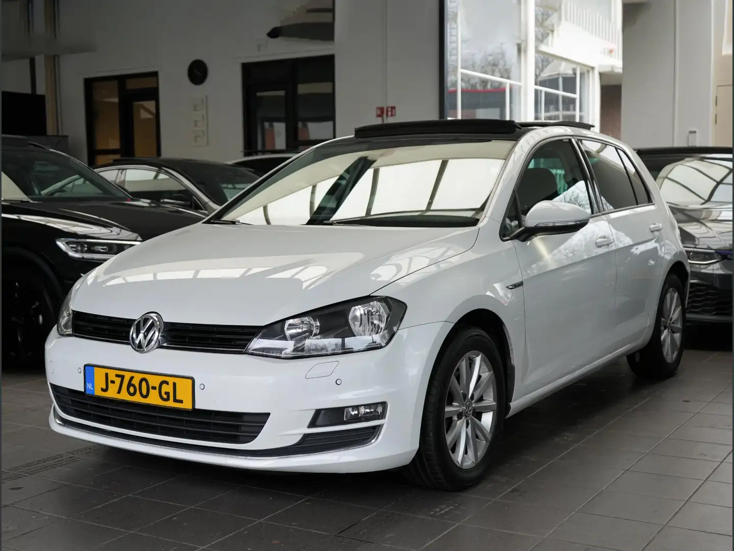 Volkswagen Golf 1.2 TSI Edition R | PANO | CLIMA | STOELVERW | SEN Wit - 1