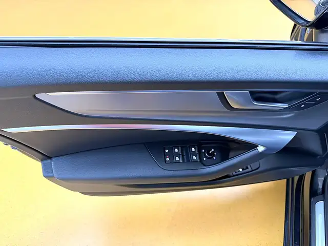Audi A6 view 11
