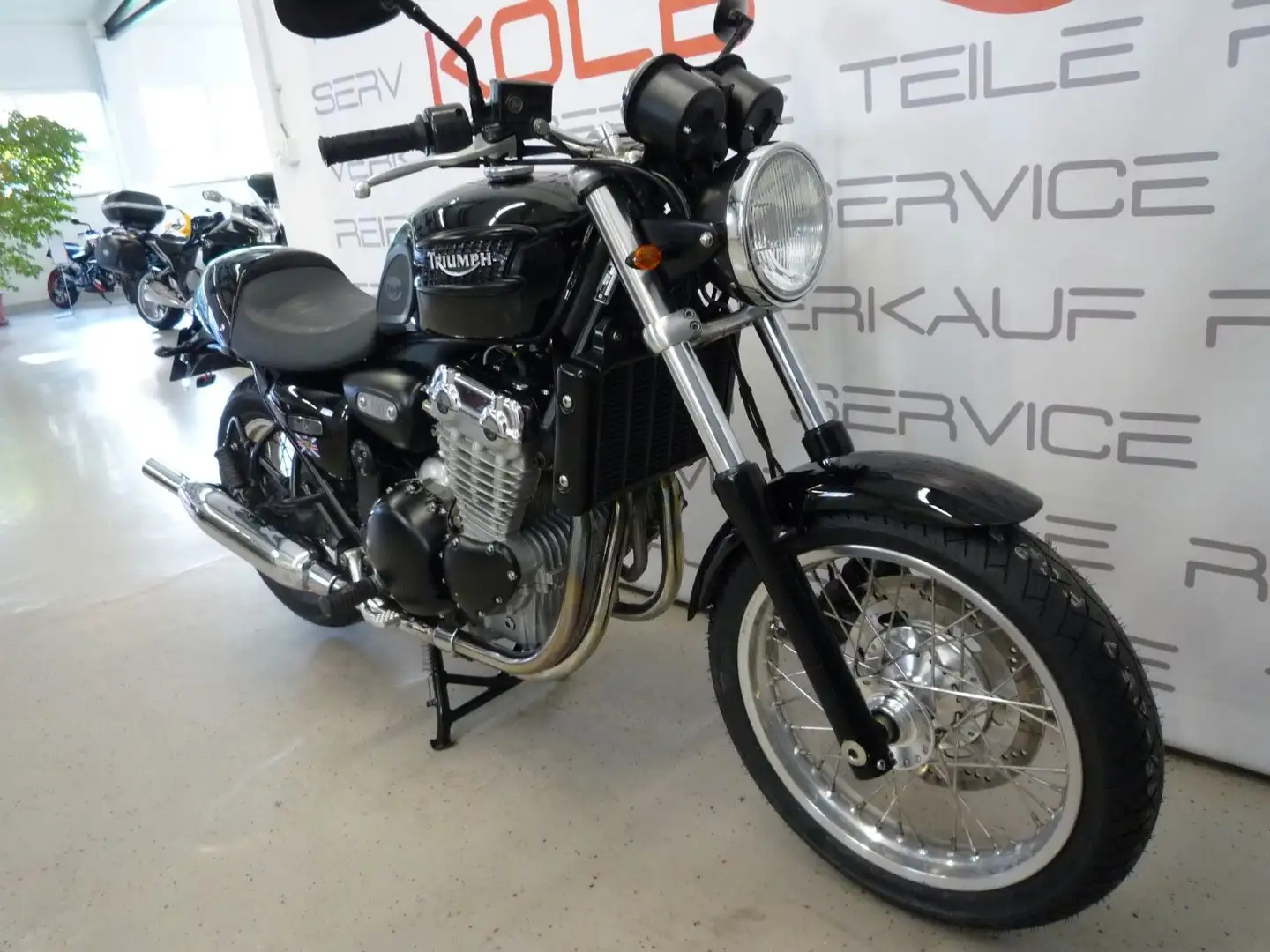 Triumph Thunderbird 900 Negro - 2