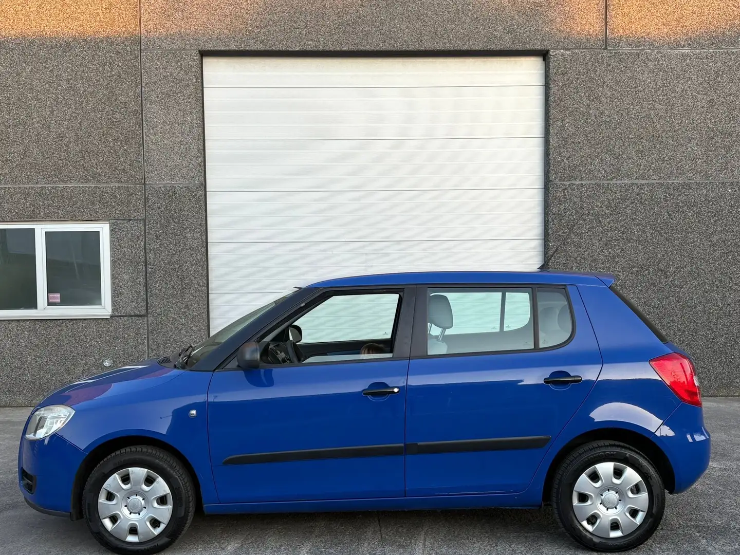 Skoda Fabia 1.2i ESSENCE GARANTIE 12MOIS Bleu - 2