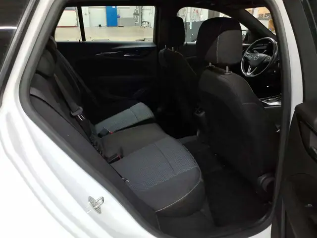 Opel Insignia view 14