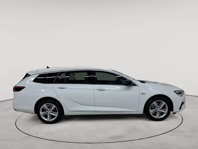 Opel Insignia view 3