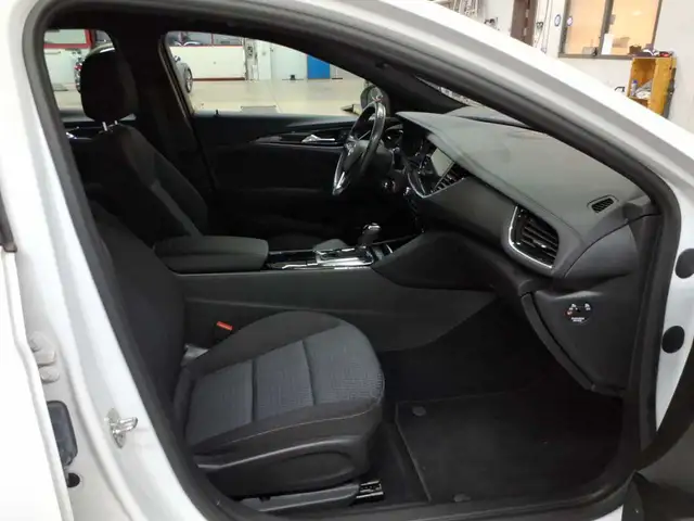 Opel Insignia view 8