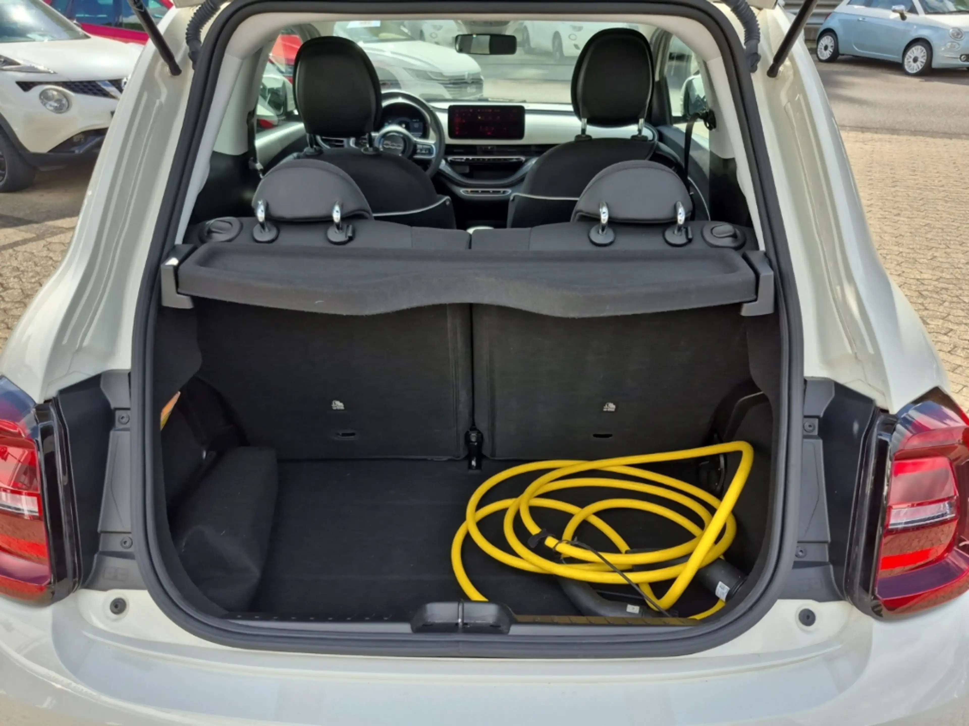 Fiat 500e LM Kamera Keyless Sitzheizung — photo 14