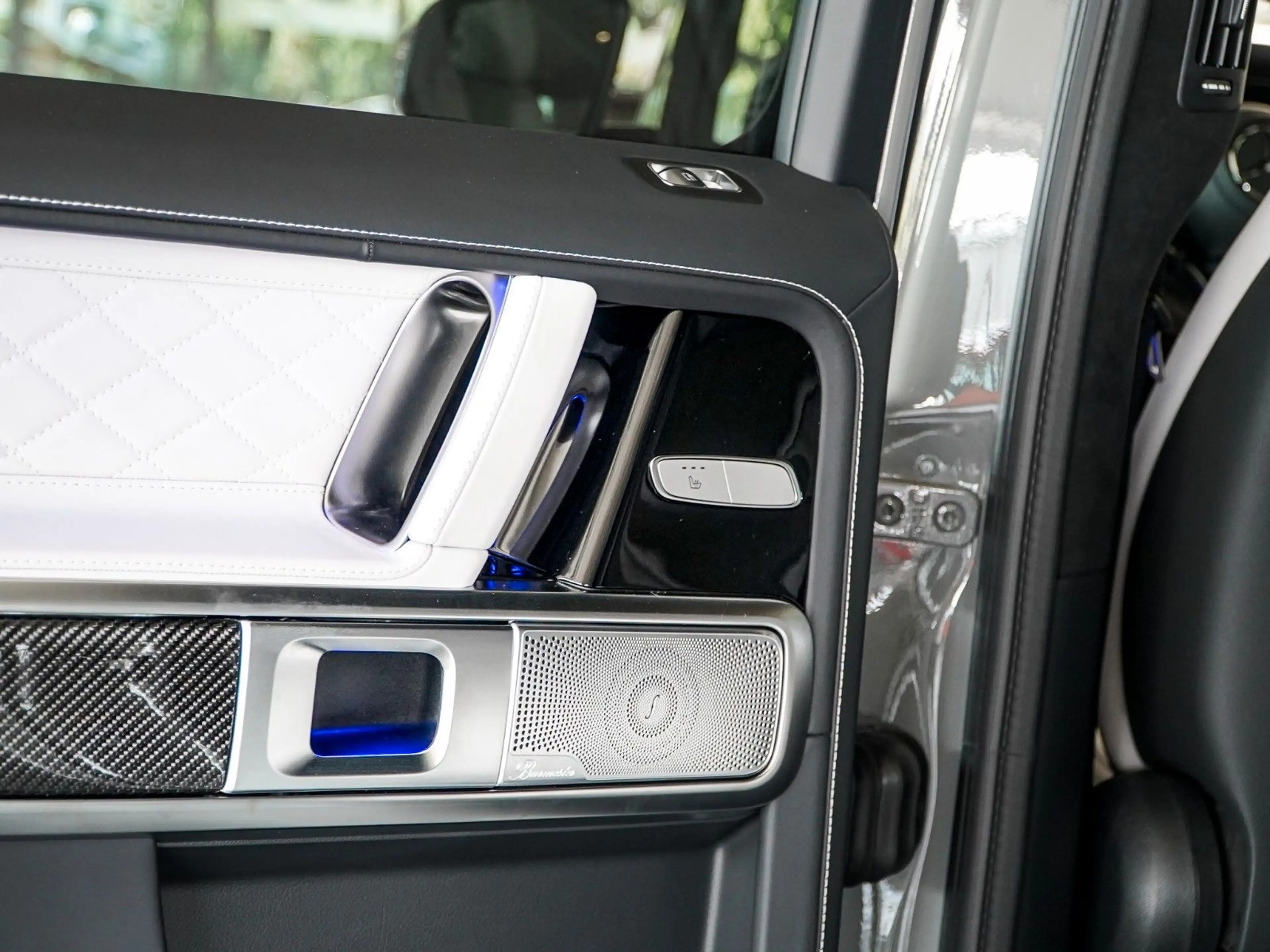 Mercedes-Benz G 63 AMG Manufaktur Technik Winter Entertainment — photo 15