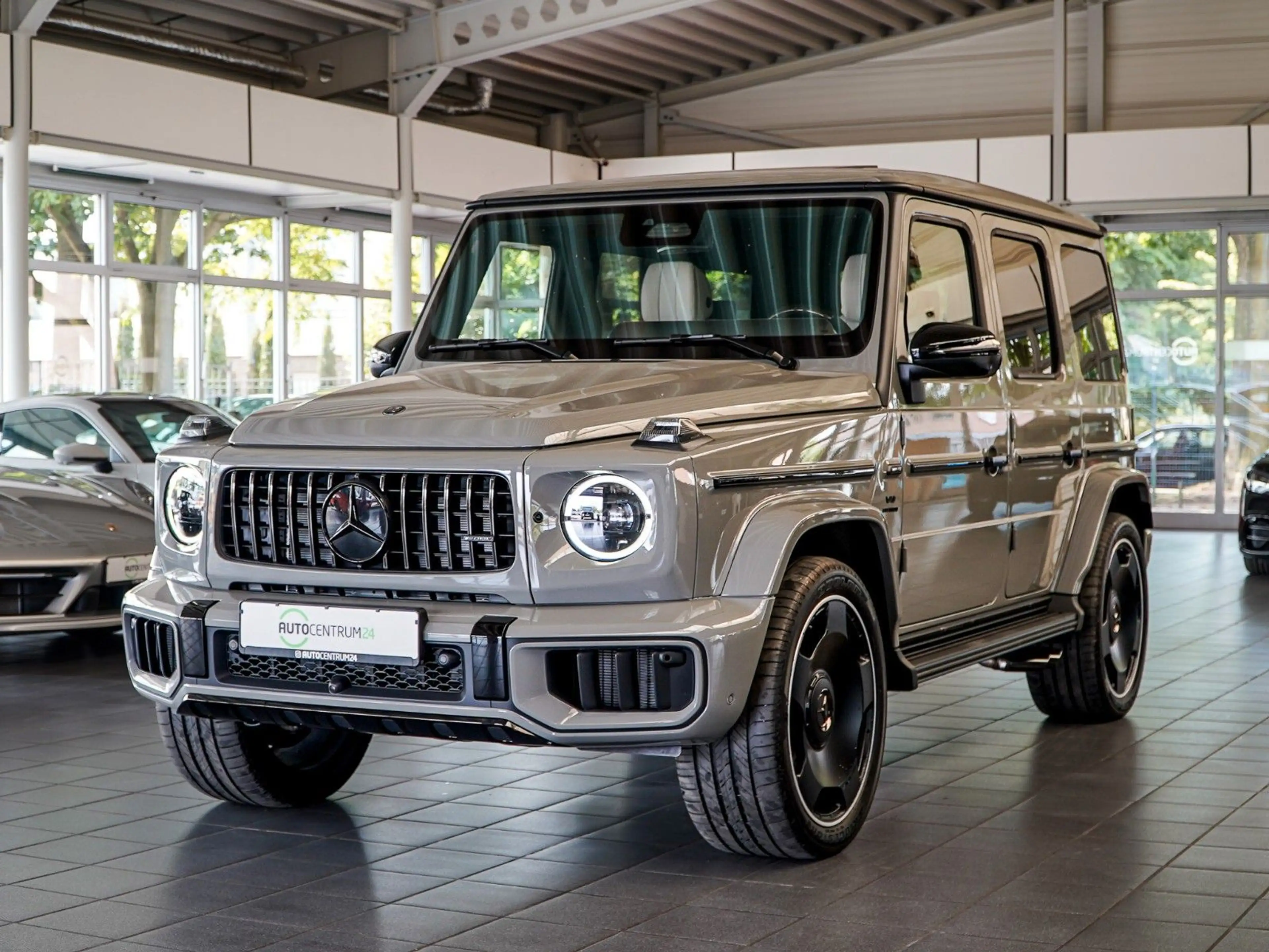 Mercedes-Benz G 63 AMG Manufaktur Technik Winter Entertainment — photo 2