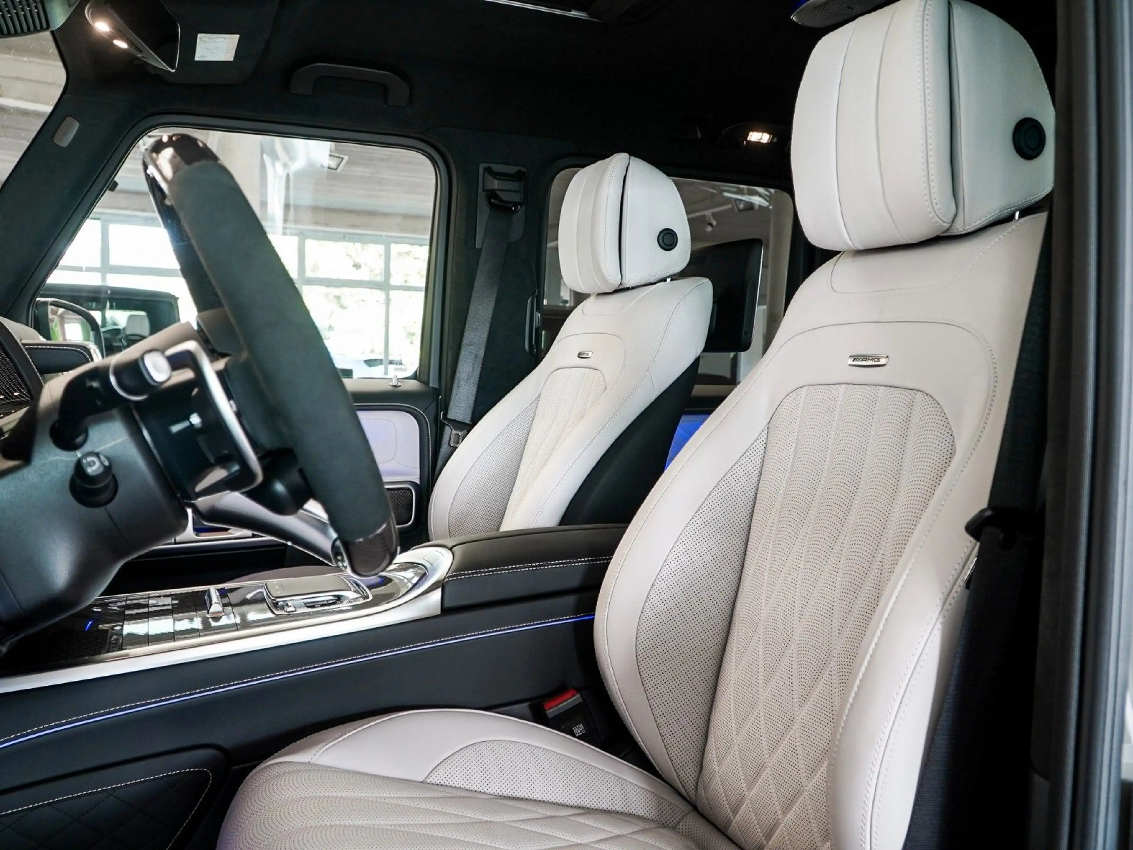 Mercedes-Benz G 63 AMG Manufaktur Technik Winter Entertainment — photo 13
