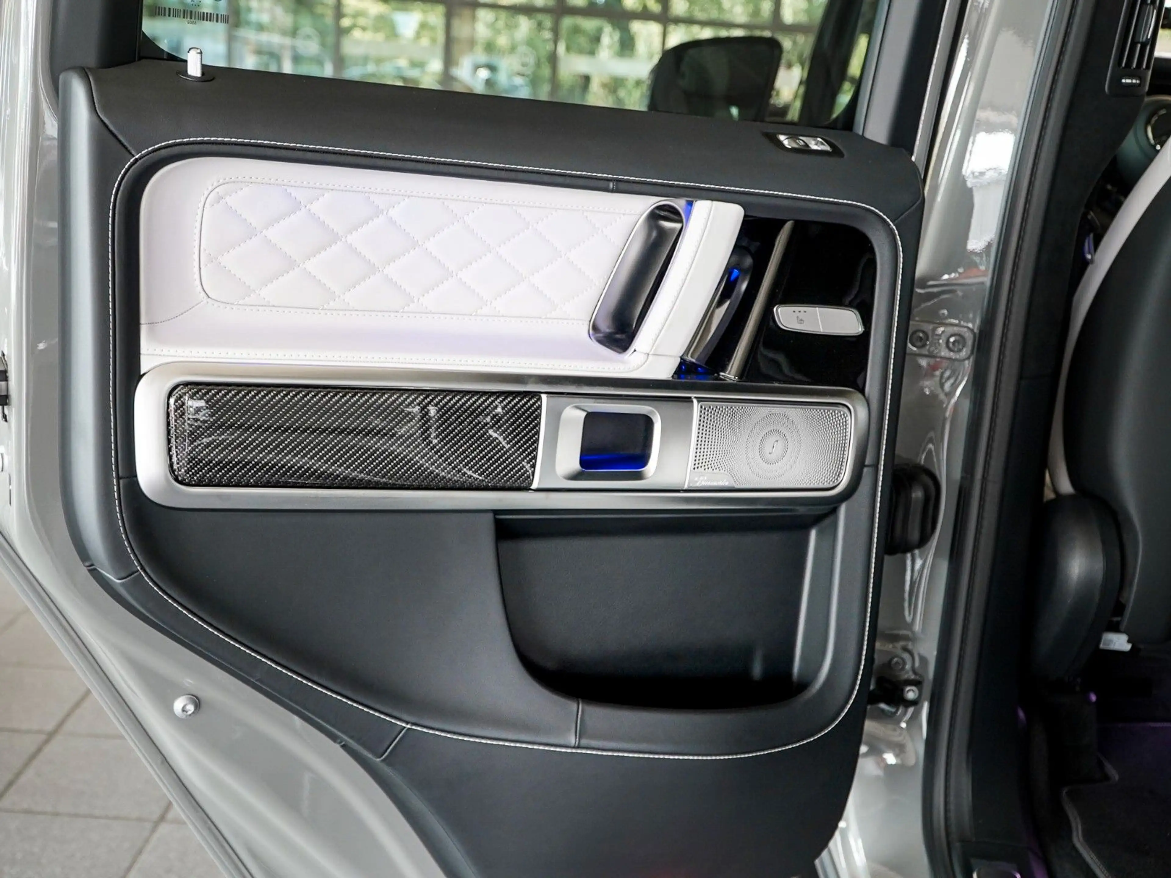 Mercedes-Benz G 63 AMG Manufaktur Technik Winter Entertainment — photo 14