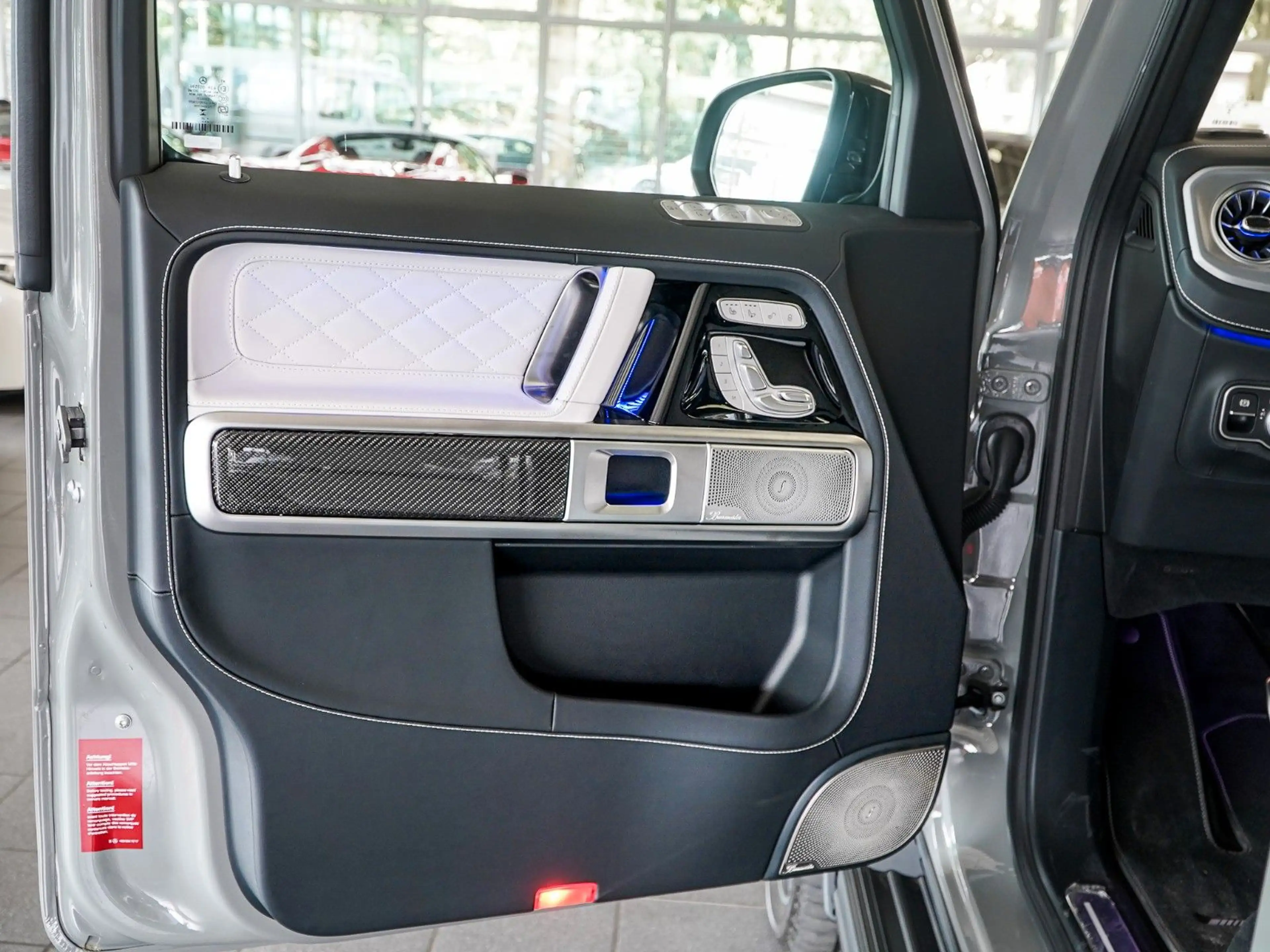 Mercedes-Benz G 63 AMG Manufaktur Technik Winter Entertainment — photo 10