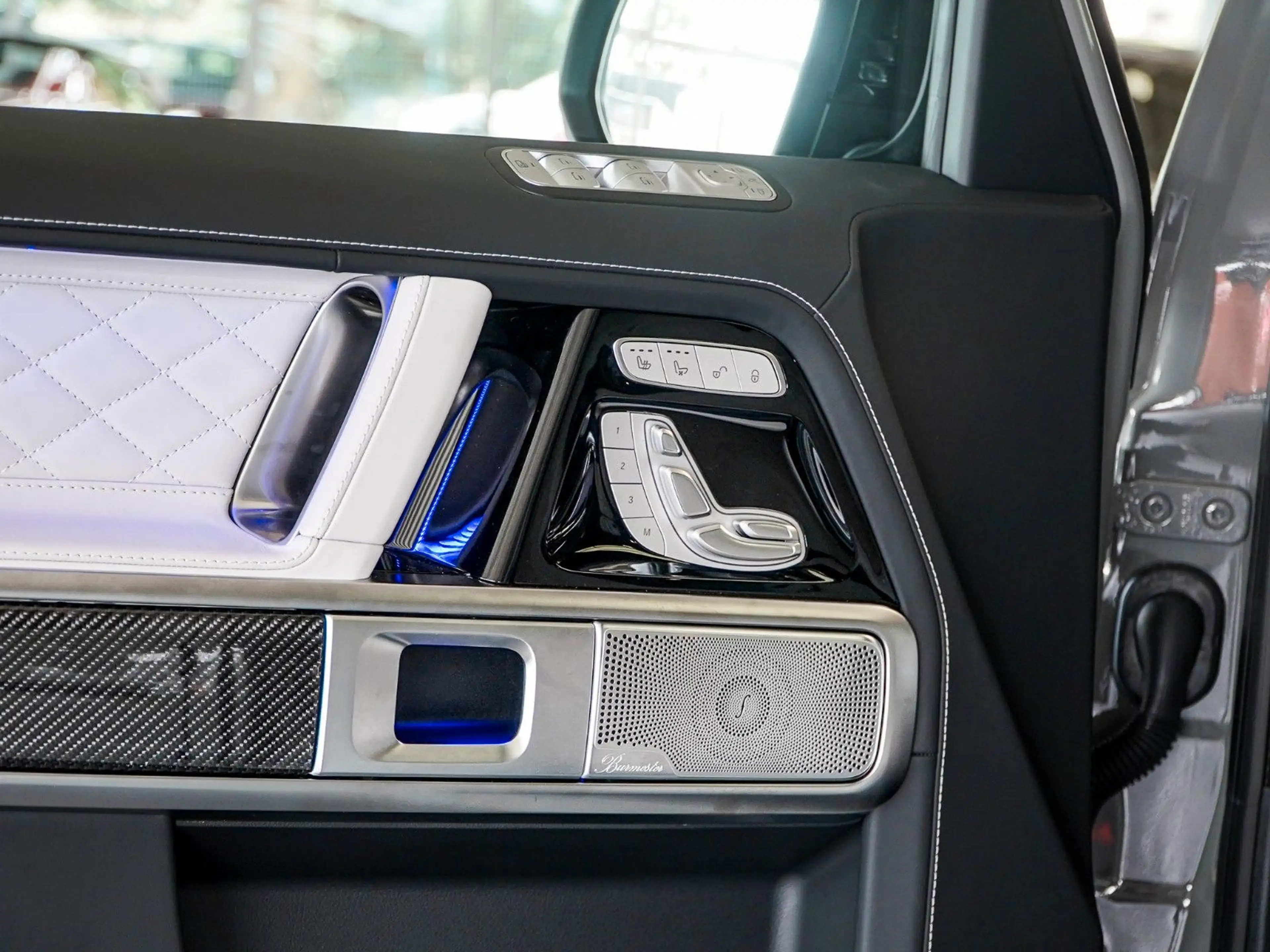 Mercedes-Benz G 63 AMG Manufaktur Technik Winter Entertainment — photo 11
