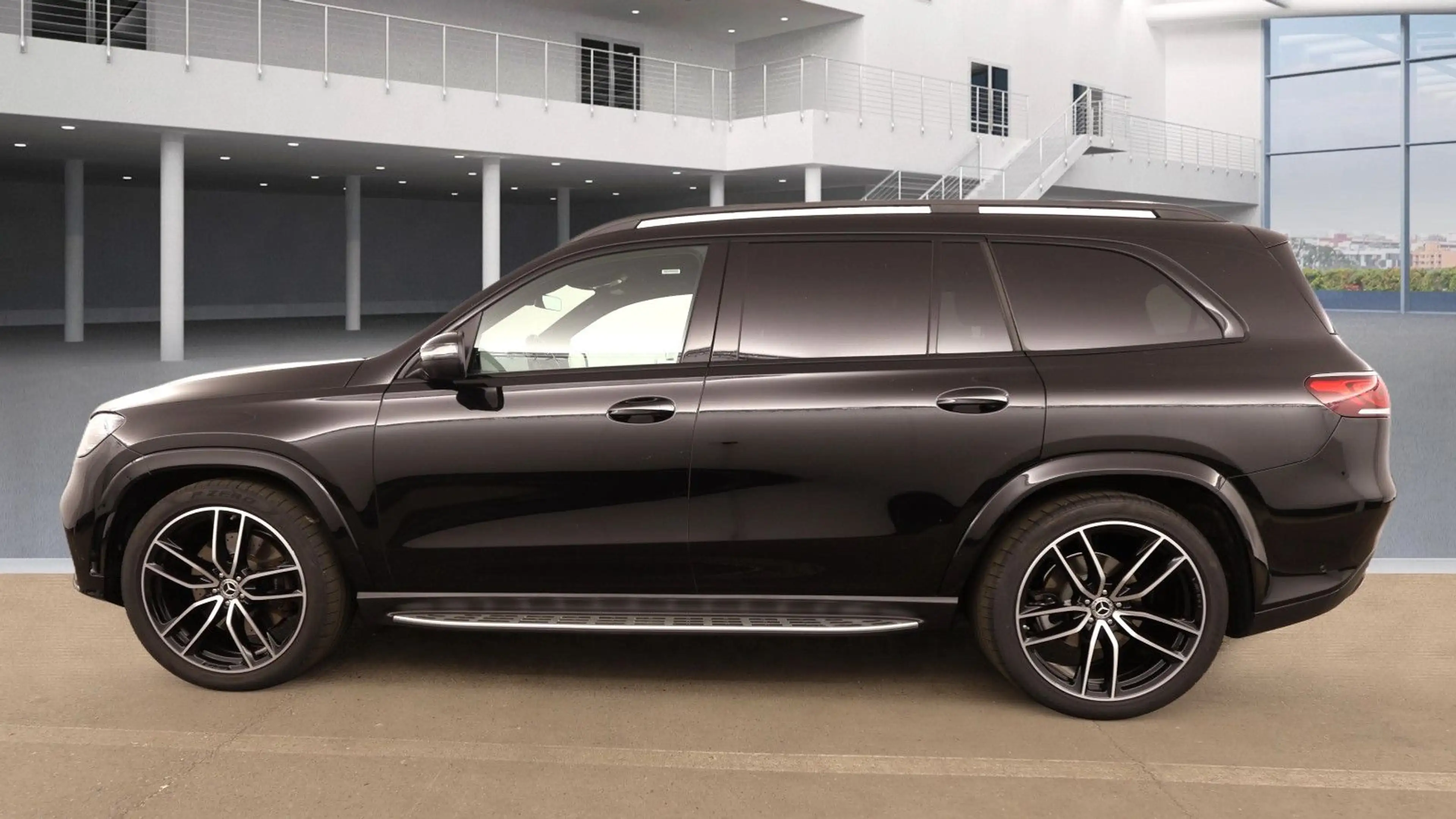 Mercedes-Benz GLS 580 4Matic | AMG Line - Pano - 6-Sitzer! — photo 5