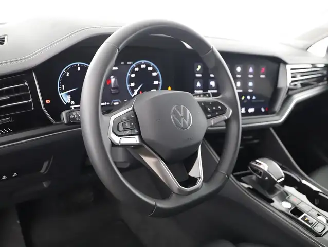 Volkswagen Touareg view 12