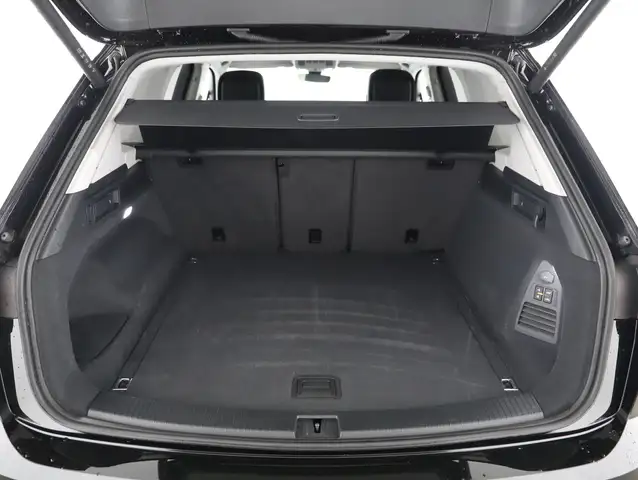 Volkswagen Touareg view 7