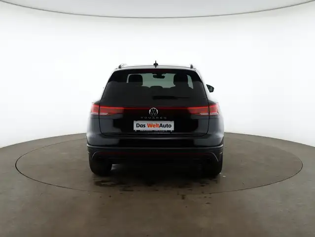 Volkswagen Touareg view 6