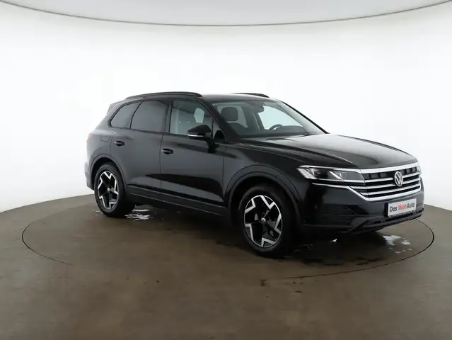Volkswagen Touareg view 2