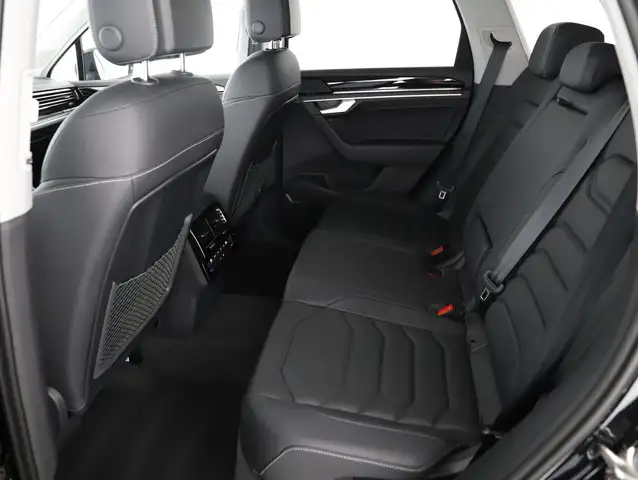 Volkswagen Touareg view 10
