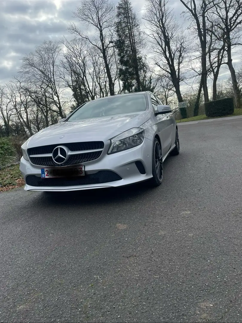 Mercedes-Benz A 180 d Gris - 2