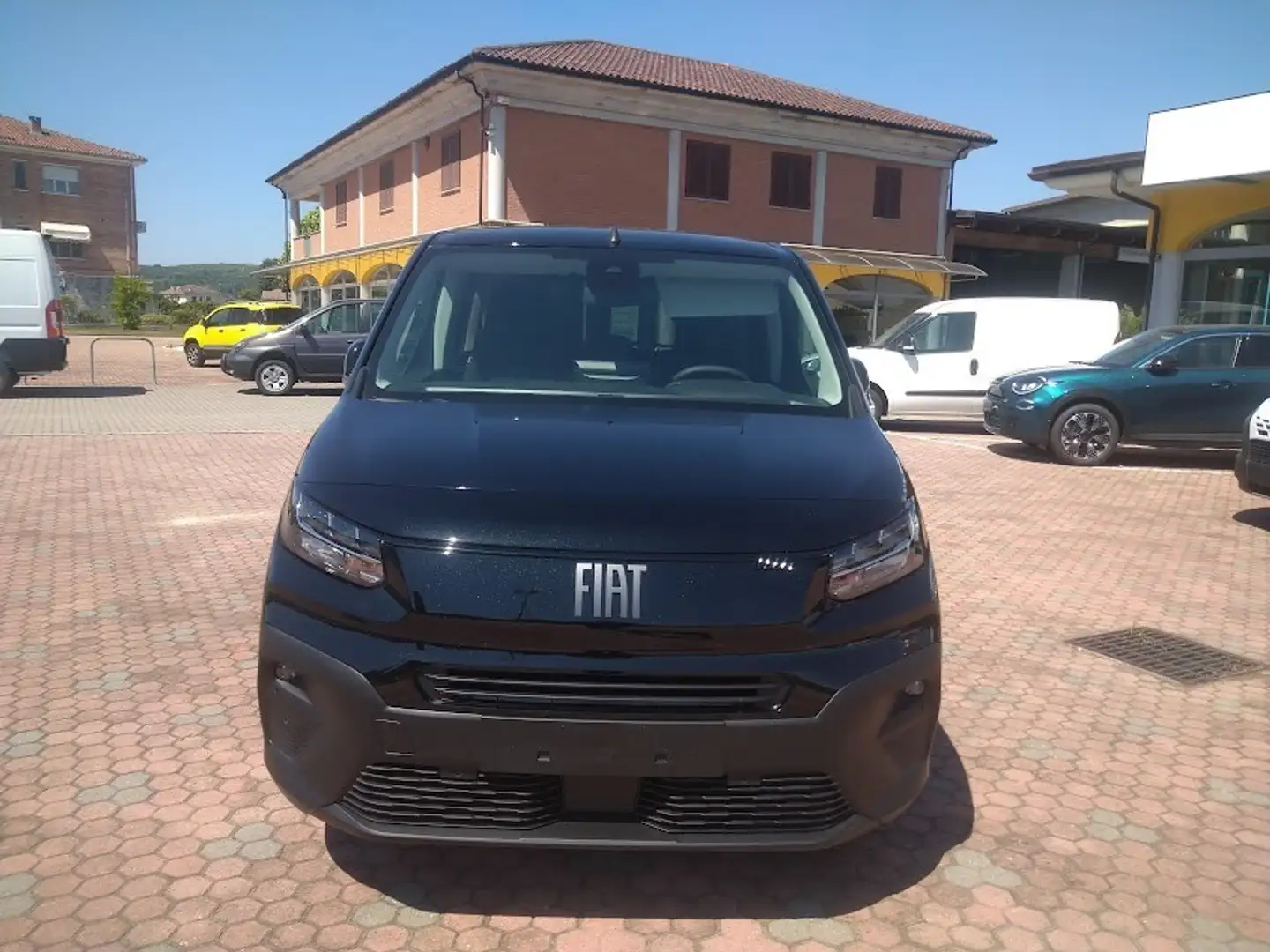 Fiat Doblo Doblò Maxi 1.5 BlueHdi 130 CV AT8 PL Negru - 2